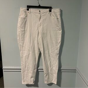 American Eagle Stretch White Mom Jeans Size 18